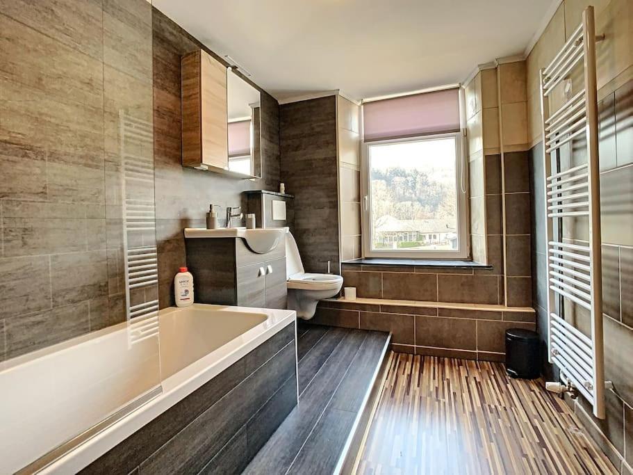 Vue Sur Meuse Avec Jacuzzi Et Sauna Exterieur. Yvoir Kültér fotó